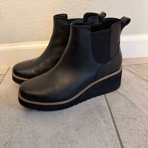 Cole Haan Black Leather Wedge Chelsea Boots Size 9B Lug Sole